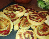 Foto del paso 5 de la receta: Palmeritas al pesto con pimientos
