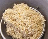 Foto langkah ke 1 dari resep Mie Goreng Daun Jeruk.