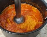 Foto del paso 4 de la receta: Albóndigas en salsa de tomate, pimientos tricolor y calabacín al orégano