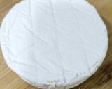 Foto del paso 2 de la receta: Camembert al horno con frutos secos caramelizados