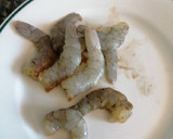 Foto del paso 1 de la receta: Canelón de calabacín relleno de langostinos y trigueros