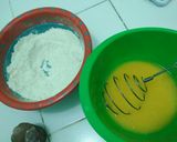 Foto langkah ke 2 dari resep Muffin Vanilla Simple (banget).