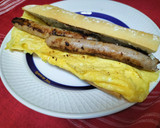 Foto del paso 4 de la receta: Bocadillo de tortilla francesa con longanizas y ajoaceite