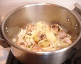 Foto del paso 1 de la receta: Pollo al curry con patatas