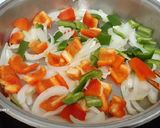 Foto del paso 2 de la receta Verduras y salmón con salsa de soja