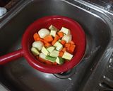Foto del paso 2 de la receta: Menestra de calabacín, zanahoria y papas al aceite de pimentón