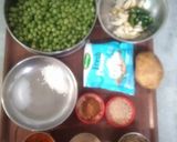 A picture of step 1 of Palak-Peas-Paneer Paratha.