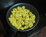 Foto del paso 2 de la receta: Crema de zanahorias y calabaza con tortellinis salteados