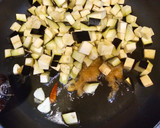 Foto del paso 2 de la receta: Capelini en salsa de berenjena y tomate