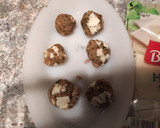 Foto del paso 1 de la receta: Bolitas de pan rallado y huevo, con queso