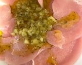 Foto del paso 1 de la receta: Ensalada de canónigos con pavo al ajillo y queso azul