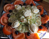 Foto del paso 2 de la receta: Ensalada de tomates con mayonesa de aguacate y cebollino