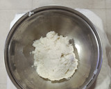 पोह्यांचे थालिपिठ (pohyanche thalipeeth recipe in marathi) रेसिपी स्टेप 2 फोटो 