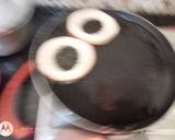 A picture of step 2 of Garlic bread egg toast.