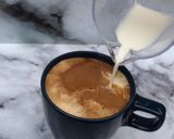 Foto langkah ke 2 dari resep Cappuccino tanpa mesin.