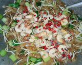 Foto langkah ke 5 dari resep Kwetiau Goreng Yummy.