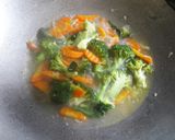 Foto langkah ke 2 dari resep Garlic Brocoli.