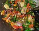 Foto langkah ke 4 dari resep Tumis Cumi sontong pedas..