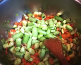 Foto del paso 3 de la receta: Habas y guisantes con verduras y arroz - veggie
