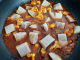 Glutén-, tej- és tojásmentes karfiolos lazac curry