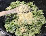 Une image de l'étape 10 de Poêlée de chou romanesco à la crème et emmental.