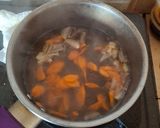 Foto langkah ke 3 dari resep Sayur Bening Daun Kelor, Tahu dan Wortel.