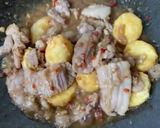 รูปขั้นตอนการทำที่ 7 ของ กะเพราเต้าหู้+หมูหมัก เมนูเคลียร์ตู้เย็น