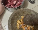 Foto langkah ke 1 dari resep Rawon praktis, kental dan nikmat.