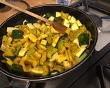 Une image de l'étape 7 de Courgettes et céleri branche aux épices indiennes,ciboulette et citron.