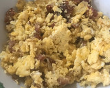 Foto del paso 1 de la receta: Huevos revueltos con tocineta