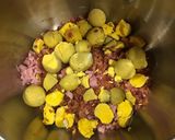 A picture of step 5 of Ham Bacon Cheddar Egg Salad.