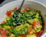 Foto del paso 2 de la receta: Guacamole 🥑🍅
