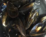 Foto del paso 1 de la receta: Mejillones en salsa a la cerveza