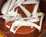 Foto del paso 2 de la receta: Ensalada de salmón y queso fresco