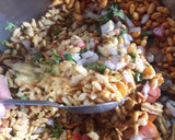 मिक्स चिवडा भेळ (mix chivda bhl recipe in marathi) रेसिपी स्टेप 3 फोटो 