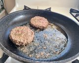 Foto del paso 1 de la receta: Hamburger Homemeda rellenos de queso suizo