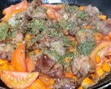 Foto del paso 4 de la receta: Masas de cerdo salteadas con zanahoria y tomate