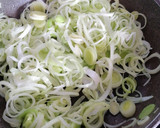 Foto del paso 2 de la receta: Hojaldre de puerro y calabacín