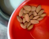 A picture of step 1 of Milk badam shake.