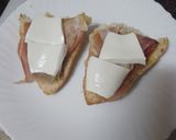 Foto del paso 2 de la receta: Tostas rústicas de jamón serrano, queso fresco y tomate cherry al ajillo