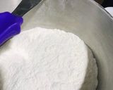 A picture of step 4 of Vanilla Sponge Cake.
