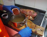 Foto del paso 3 de la receta: Carne de pollo ganso braseado, con salsa de champiñones