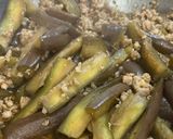 Hình bước làm 3 của món Cơm nhà với salad tôm bông cải trứng, cà tím xào thịt băm, bánh bí đỏ phomai, canh rong biển nạm bò