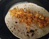 A picture of step 4 of Leftover Chapati Frankie.