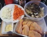 Foto del paso 1 de la receta Pollo en salsa de tricoloma portentosum
