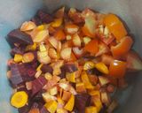 A picture of step 1 of Carrot tomato beetroot soup.
