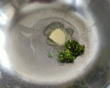 A picture of step 1 of Methi Mutter Pulao.