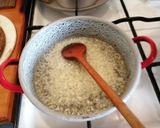 Savanyú krumplileves gazdagon recept fázis 2 fotója