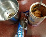 A picture of step 1 of Oreo cookies spread.