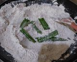 Foto langkah ke 1 dari resep Cookies / Kue Semprit Jelarut (Tepung Garut/Larut).